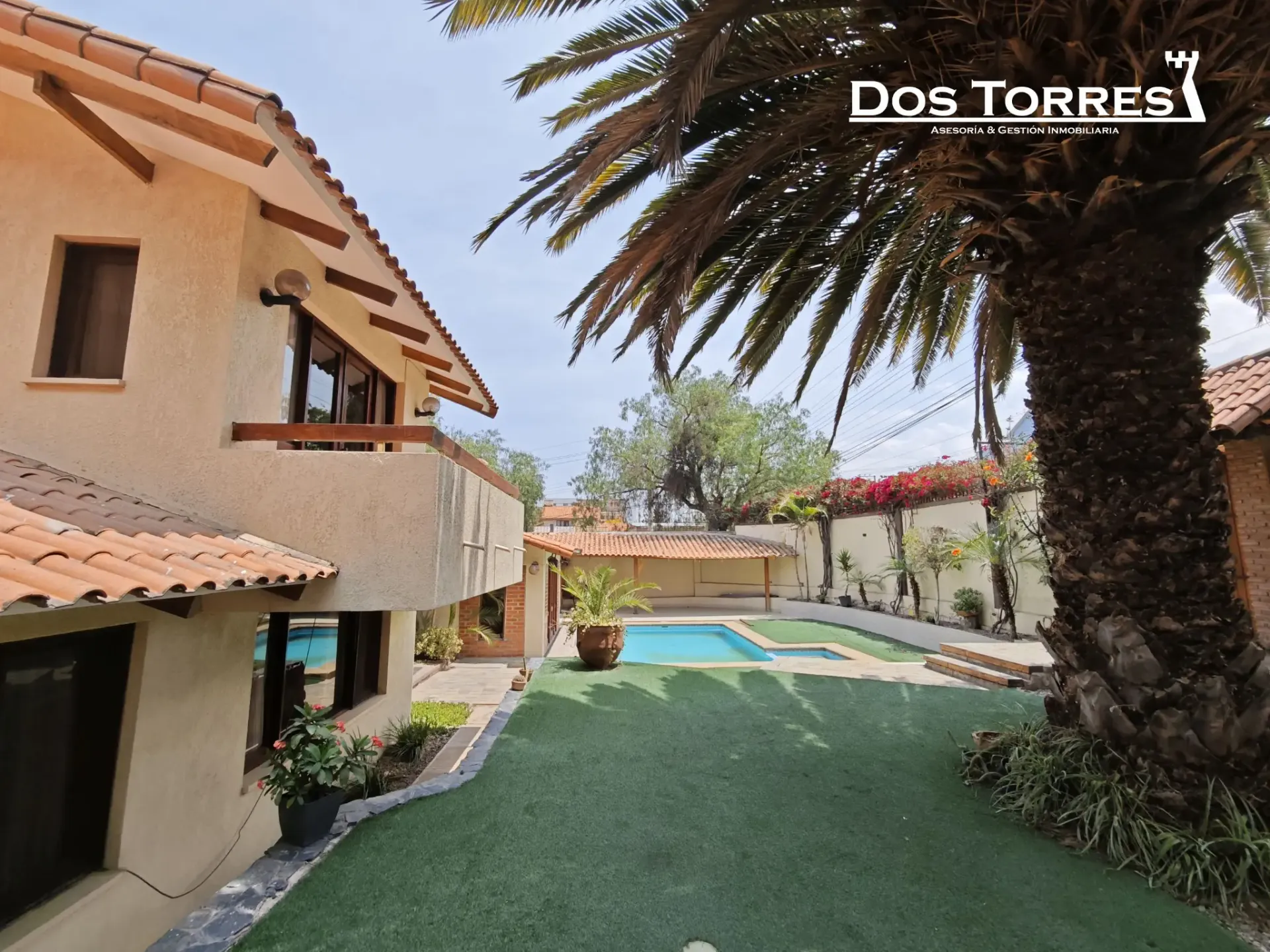 Foto 6 de Bella casa con piscina sobre la avenida Circunvalación próximo al SEGIP