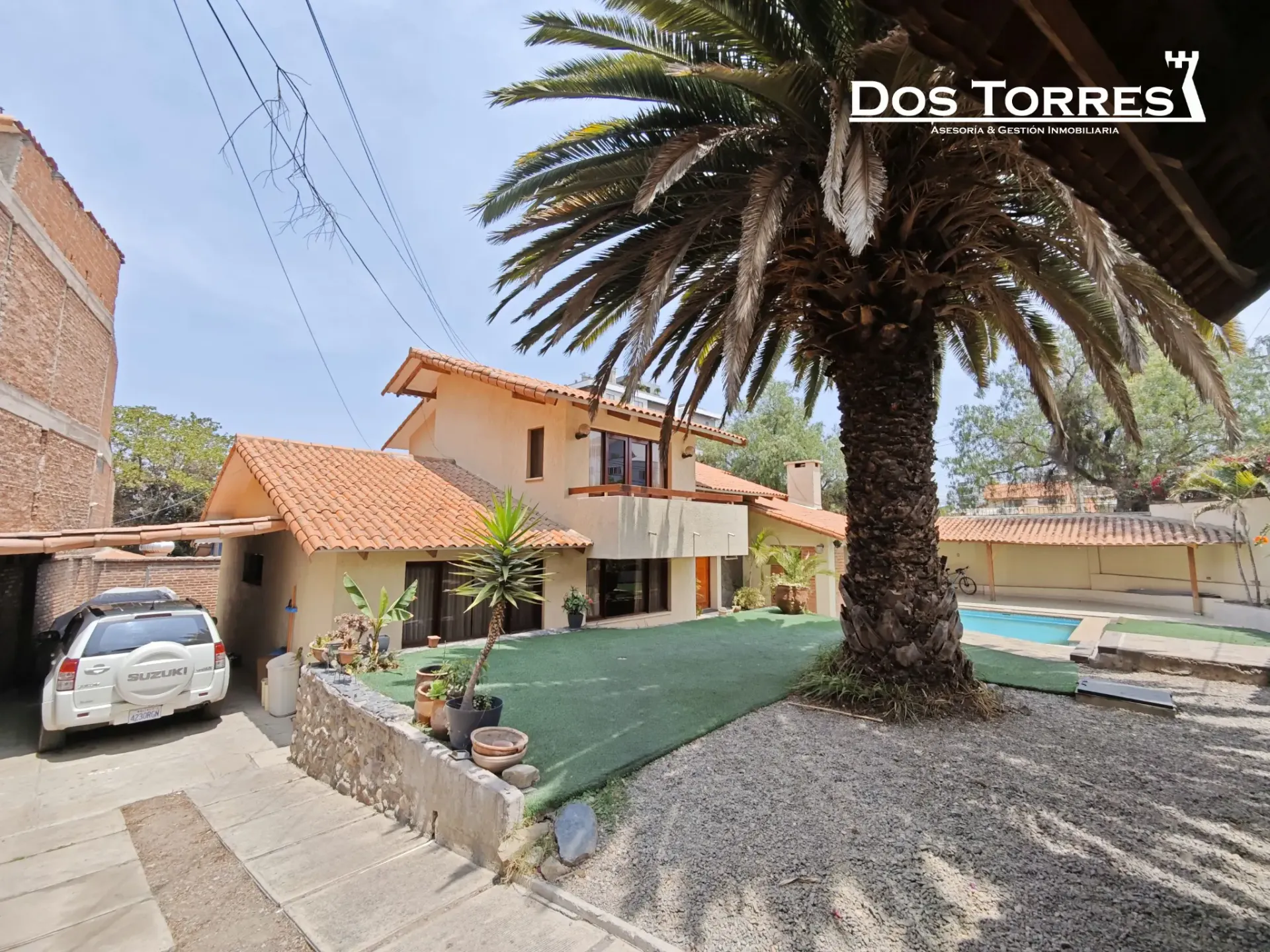 Foto 5 de Bella casa con piscina sobre la avenida Circunvalación próximo al SEGIP