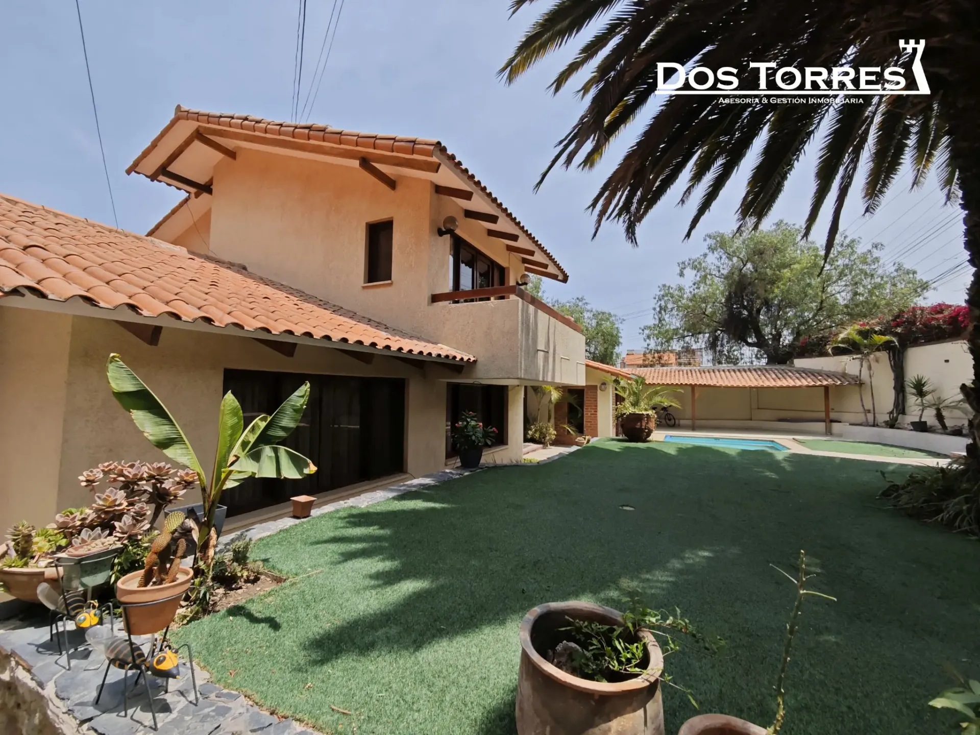 Foto 4 de Bella casa con piscina sobre la avenida Circunvalación próximo al SEGIP