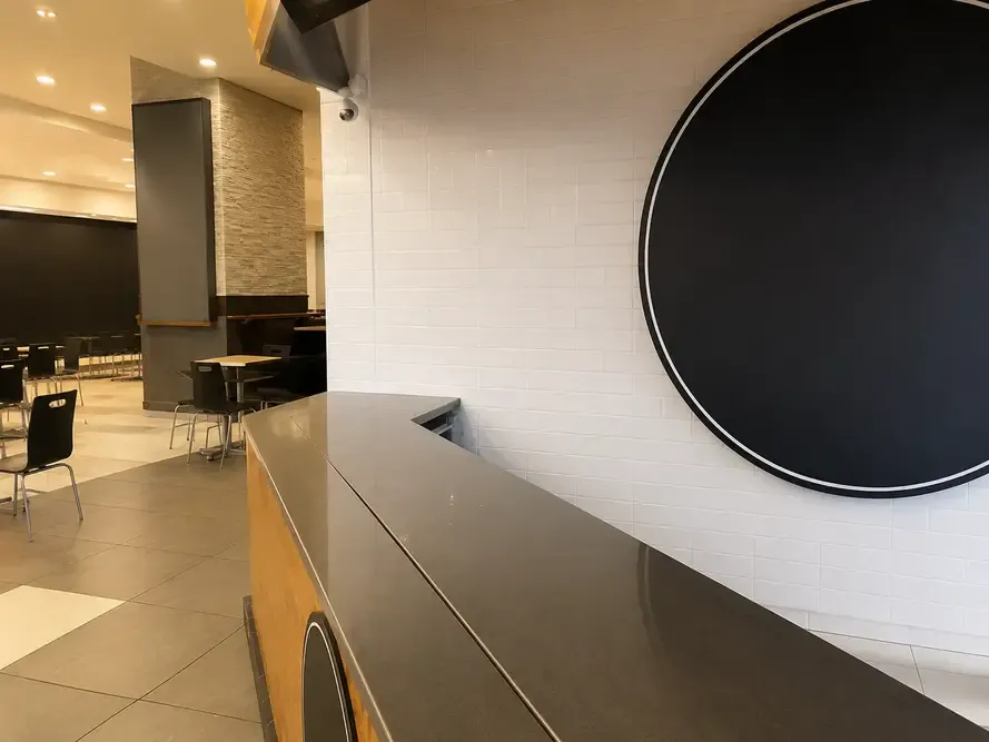 Foto 4 de ✨ Lleva Tu Marca a Una Plaza de Comidas con Alto Tráfico