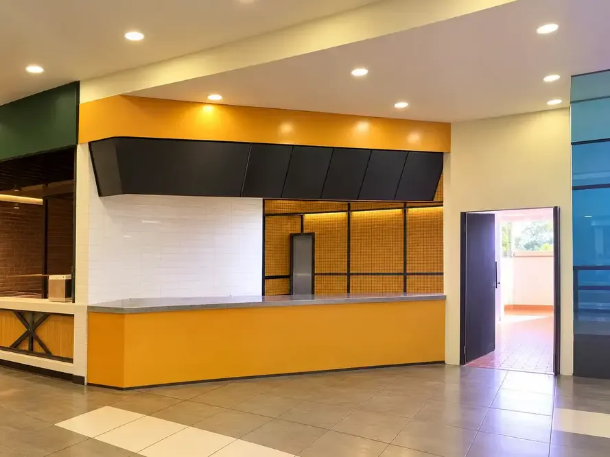 Foto 3 de ✨ Lleva Tu Marca a Una Plaza de Comidas con Alto Tráfico