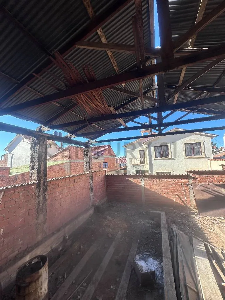 Foto 10 de Terreno con Tinglado Céntrico en Venta