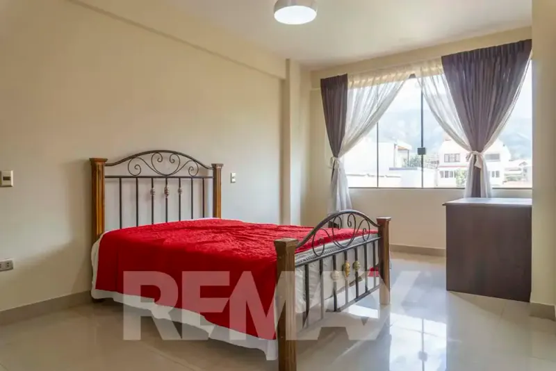 Foto 13 de Departamento amoblado de 3 dormitorios en alquiler en Tiquipaya con terraza y balcón