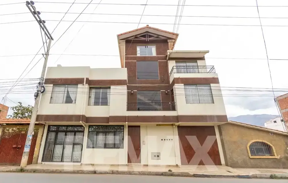 Foto 1 de Departamento amoblado de 3 dormitorios en alquiler en Tiquipaya con terraza y balcón