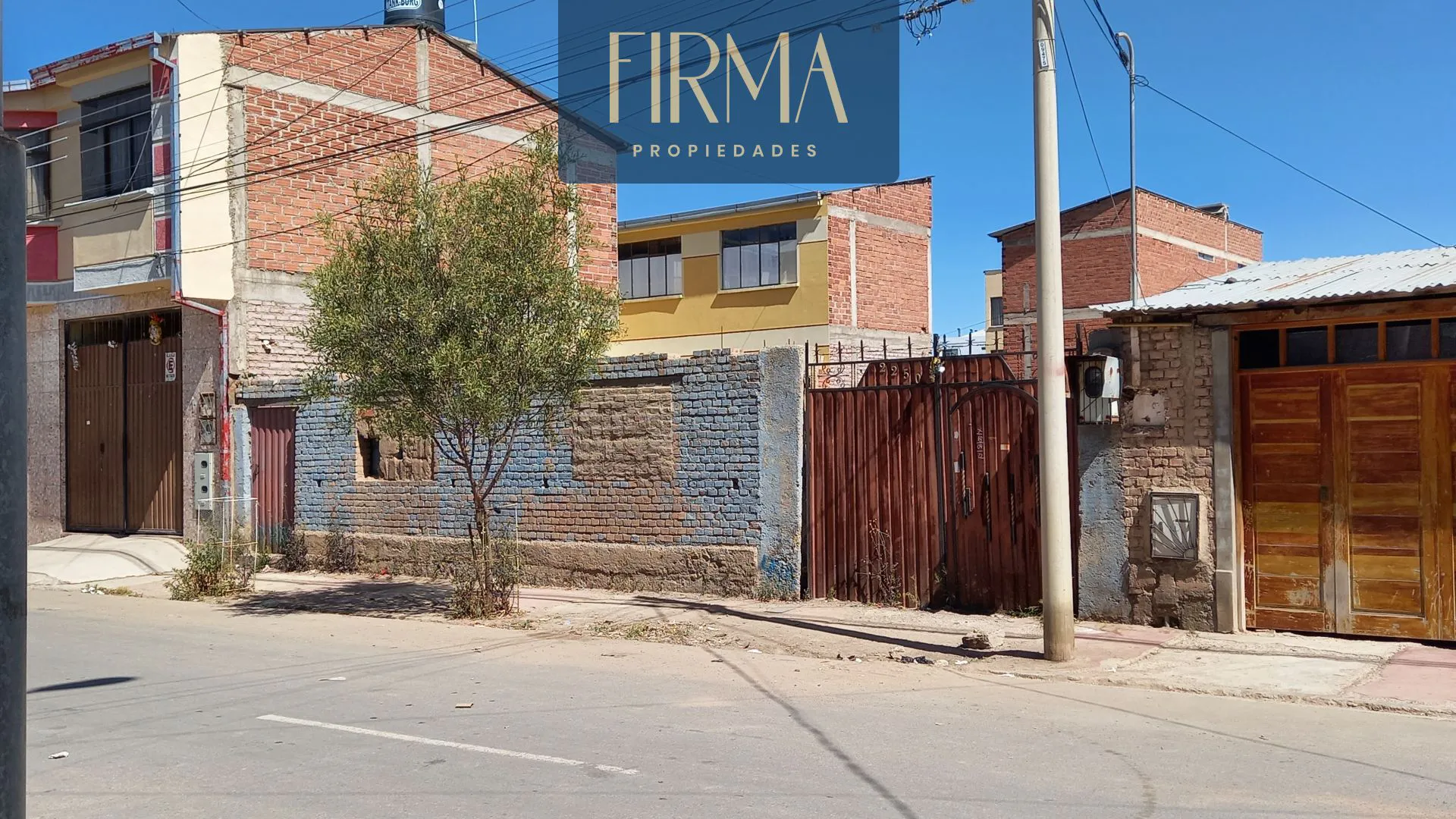Foto 1 de Compra Este Terreno Cerca al Multicine Plaza - Oruro