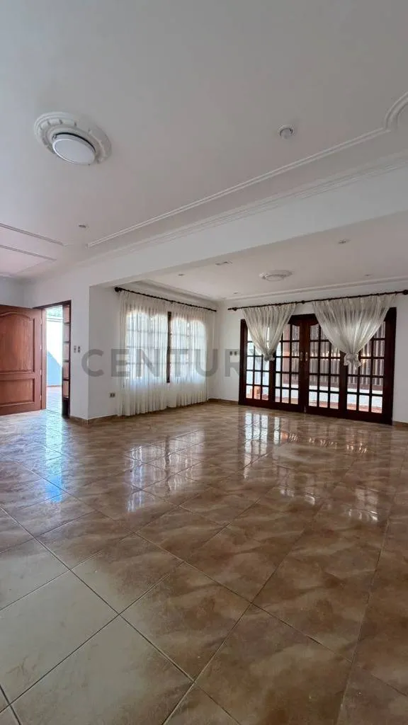 Foto 10 de Casa Comercial en Alquiler Sobre Calle Colectora en Equipetrol