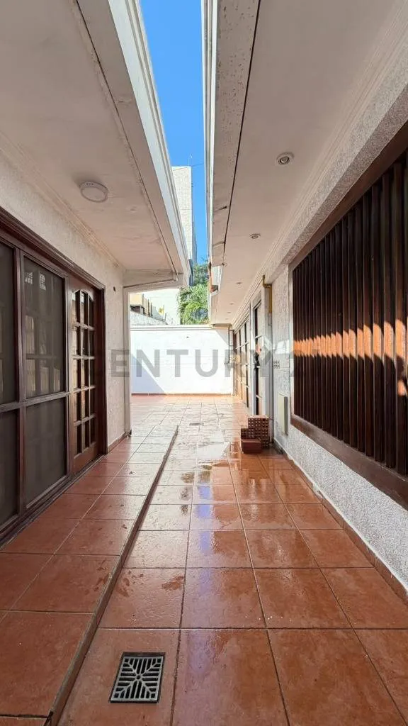 Foto 5 de Casa Comercial en Alquiler Sobre Calle Colectora en Equipetrol