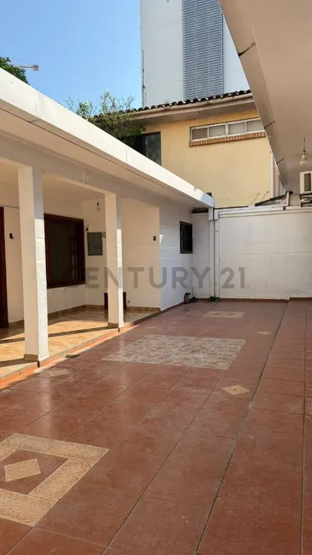 Foto 20 de Casa Comercial en Alquiler Sobre Calle Colectora en Equipetrol