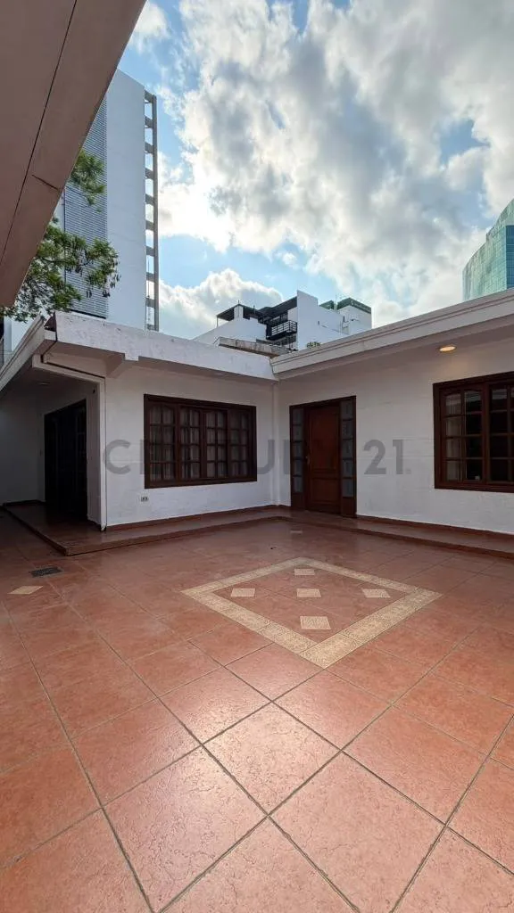 Foto 3 de Casa Comercial en Alquiler Sobre Calle Colectora en Equipetrol