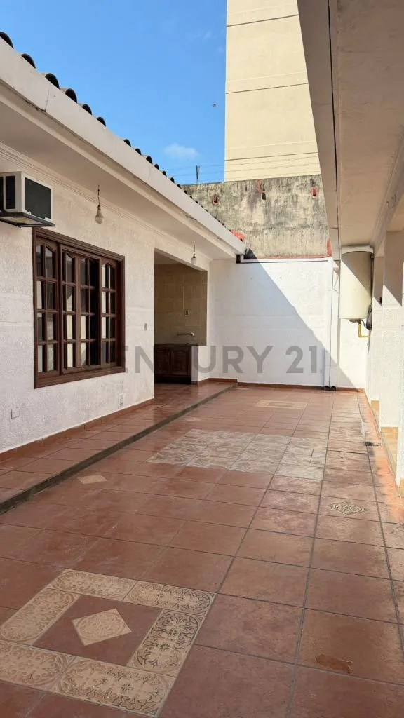 Foto 19 de Casa Comercial en Alquiler Sobre Calle Colectora en Equipetrol