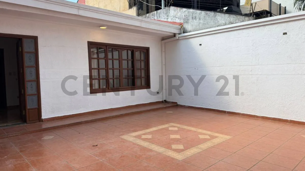 Foto 4 de Casa Comercial en Alquiler Sobre Calle Colectora en Equipetrol