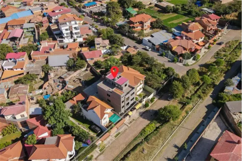 Foto 16 de Casa Multifamiliar con Espacio Comercial en Venta, Zona Condebamba