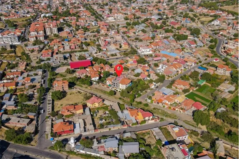 Foto 13 de Casa Multifamiliar con Espacio Comercial en Venta, Zona Condebamba