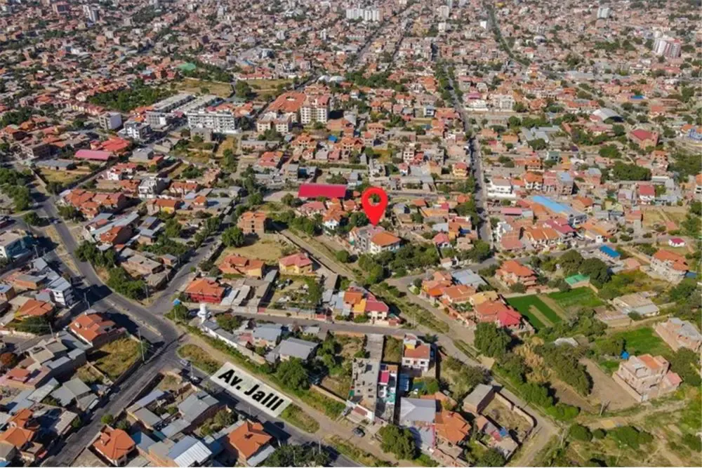 Foto 12 de Casa Multifamiliar con Espacio Comercial en Venta, Zona Condebamba