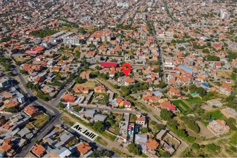 Foto 12 de Casa Multifamiliar con Espacio Comercial en Venta, Zona Condebamba