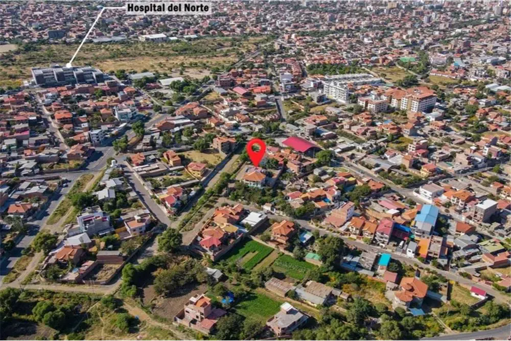Foto 8 de Casa Multifamiliar con Espacio Comercial en Venta, Zona Condebamba