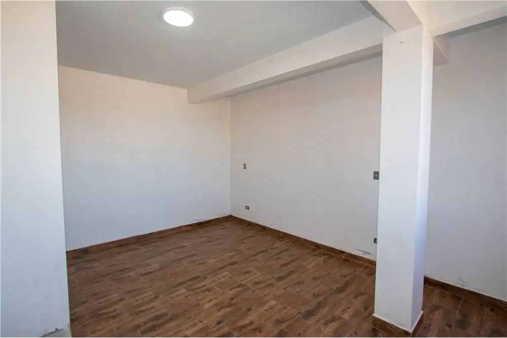 Foto 3 de Casa Multifamiliar con Espacio Comercial en Venta, Zona Condebamba