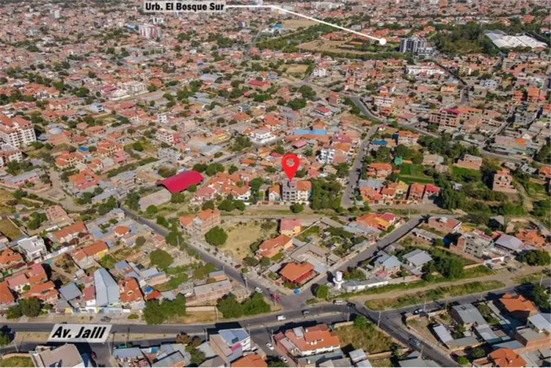 Foto 11 de Casa Multifamiliar con Espacio Comercial en Venta, Zona Condebamba