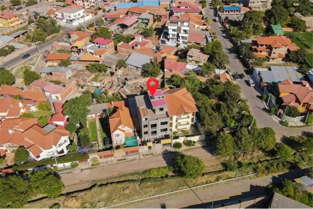 Foto 15 de Casa Multifamiliar con Espacio Comercial en Venta, Zona Condebamba