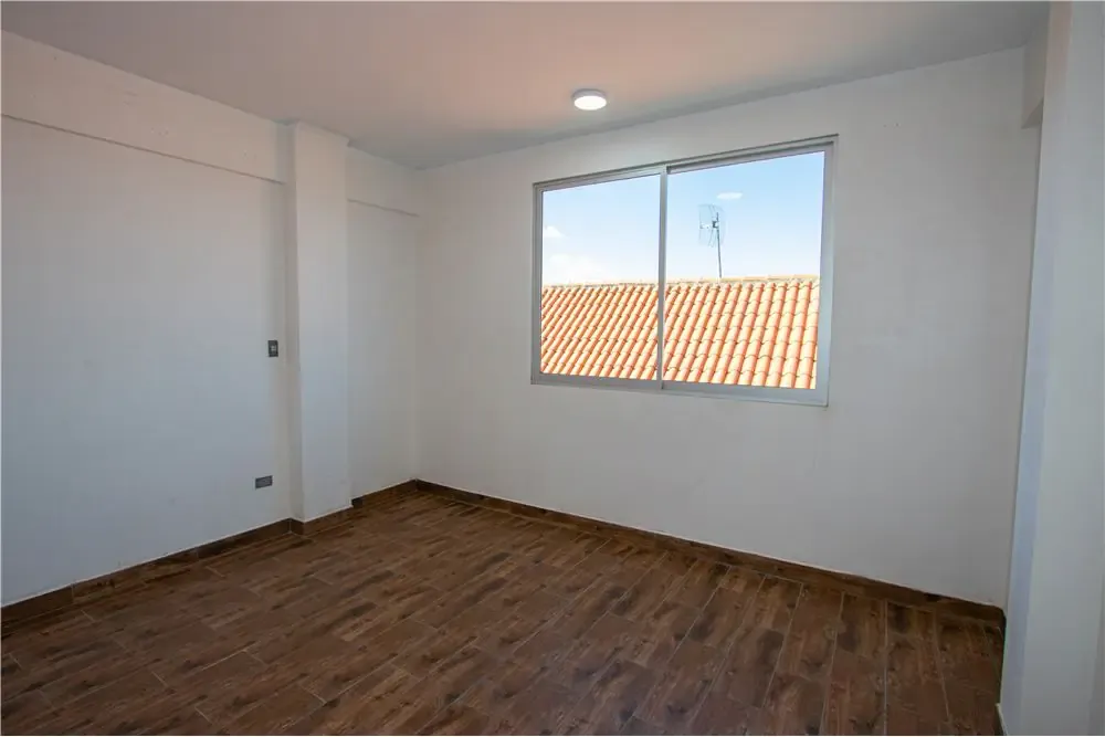 Foto 5 de Casa Multifamiliar con Espacio Comercial en Venta, Zona Condebamba