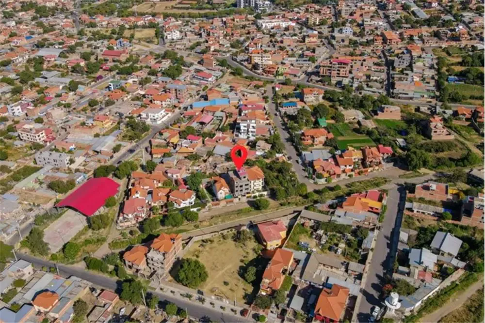 Foto 14 de Casa Multifamiliar con Espacio Comercial en Venta, Zona Condebamba
