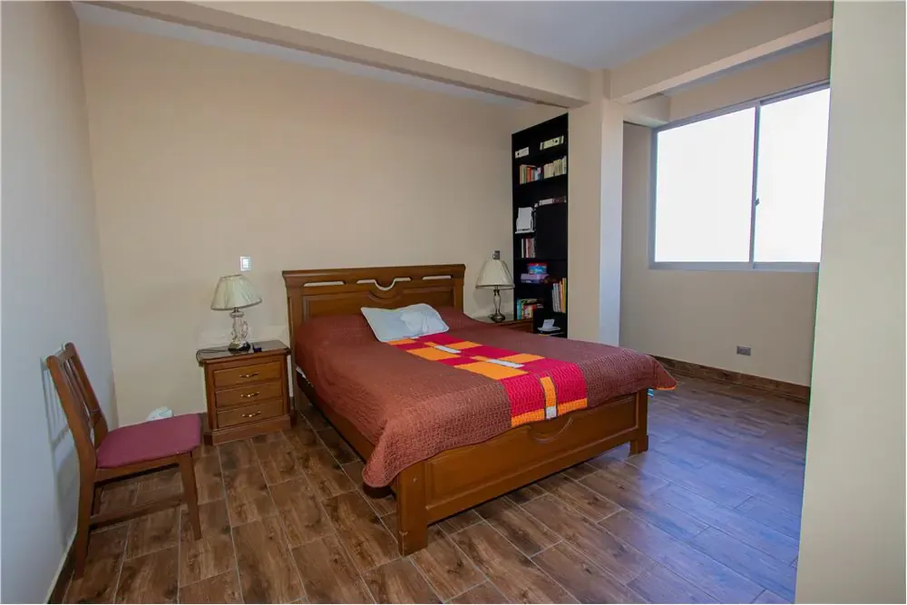 Foto 19 de Casa Multifamiliar con Espacio Comercial en Venta, Zona Condebamba