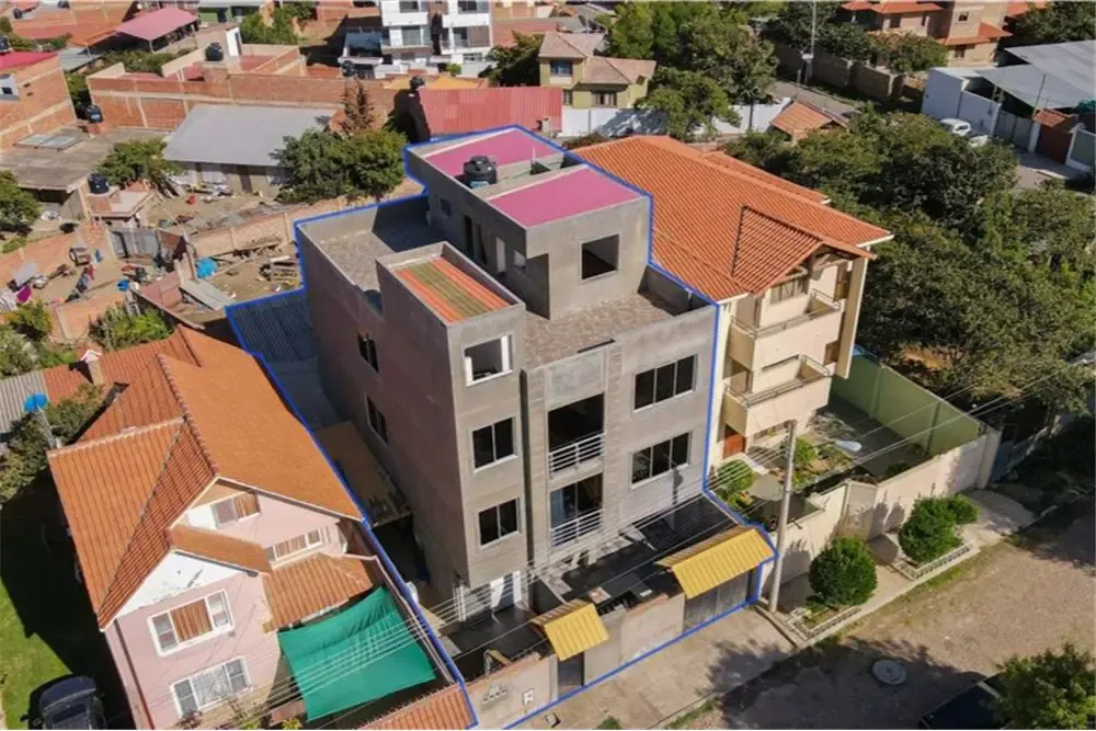 Foto 18 de Casa Multifamiliar con Espacio Comercial en Venta, Zona Condebamba