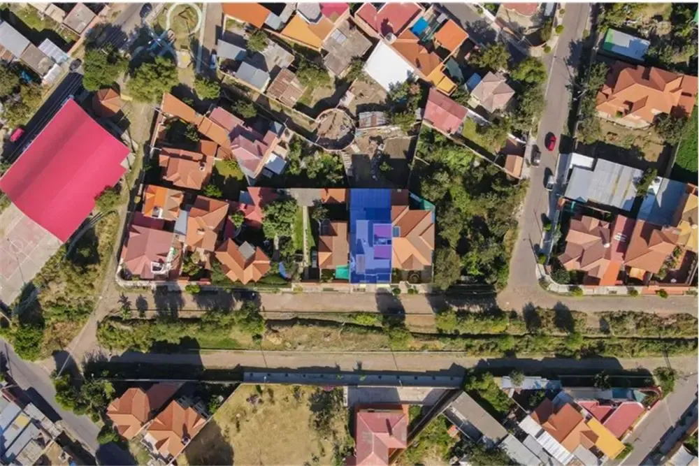 Foto 10 de Casa Multifamiliar con Espacio Comercial en Venta, Zona Condebamba