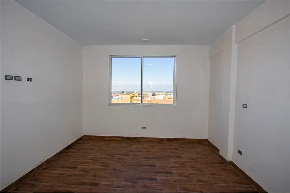 Foto 1 de Casa Multifamiliar con Espacio Comercial en Venta, Zona Condebamba