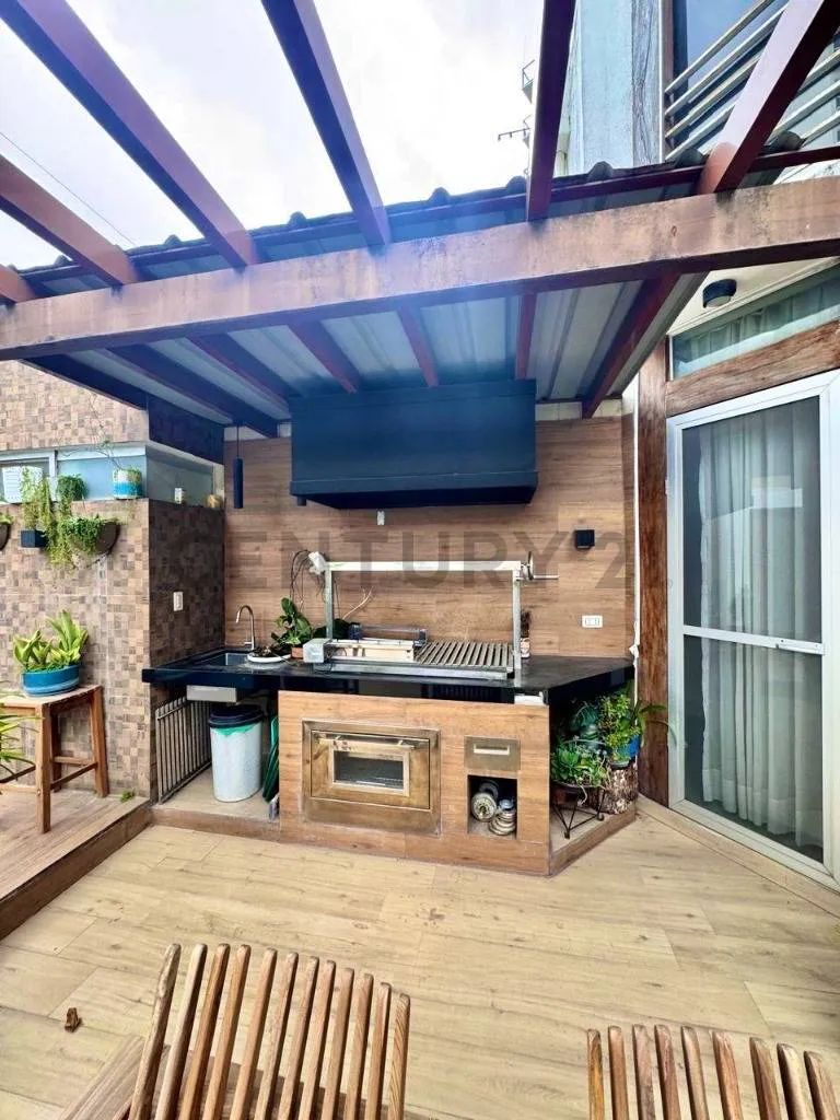 Foto 3 de Hermosa Casa en Venta de 4 Dormitorios – Zona Norte Condominio Villa Toscana