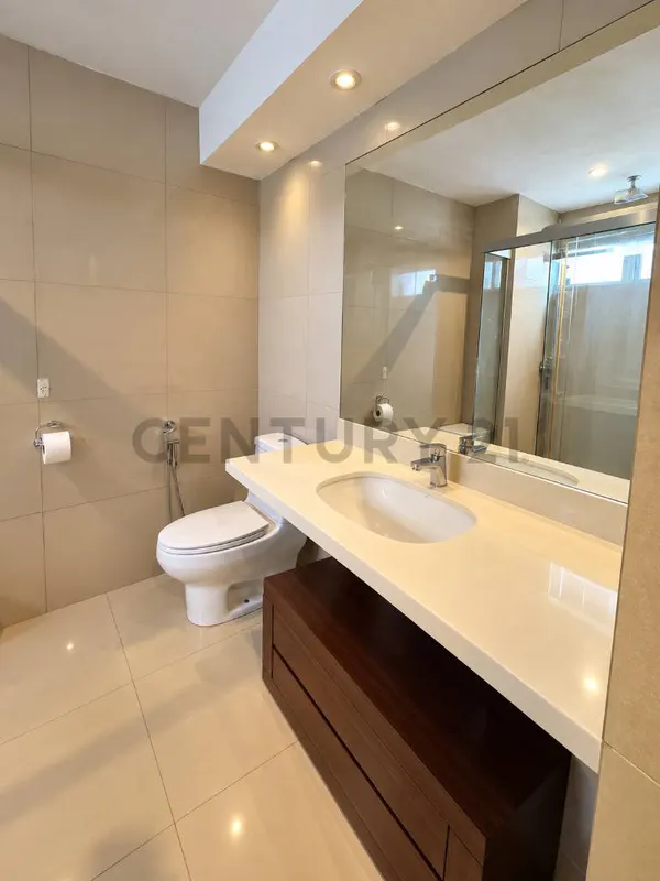 Foto 6 de Hermosa Casa en Venta de 4 Dormitorios – Zona Norte Condominio Villa Toscana