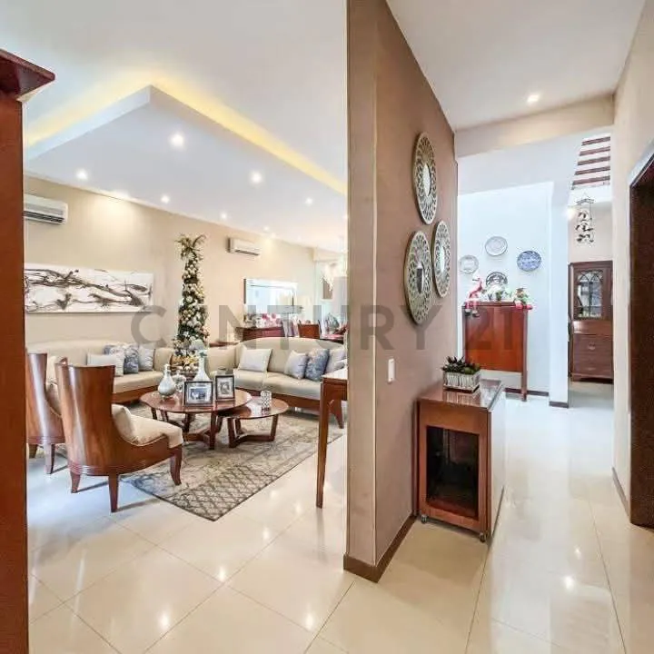 Foto 1 de Hermosa Casa en Venta de 4 Dormitorios – Zona Norte Condominio Villa Toscana