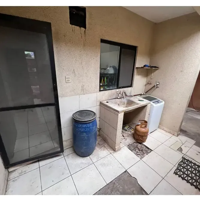 Foto 3 de Casa Comercial en Alquiler – Zona Mutualista Lado al Hipermaxi