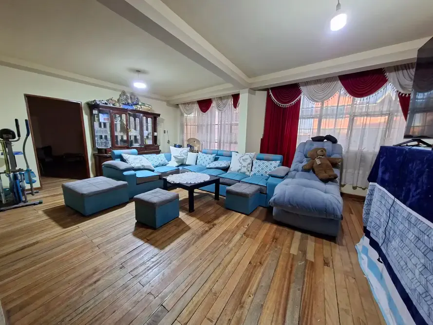 Foto 4 de Casa en Venta Sobre Av Dos Postes