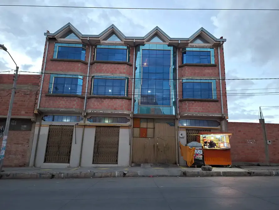 Foto 1 de Casa en Venta Sobre Av Dos Postes