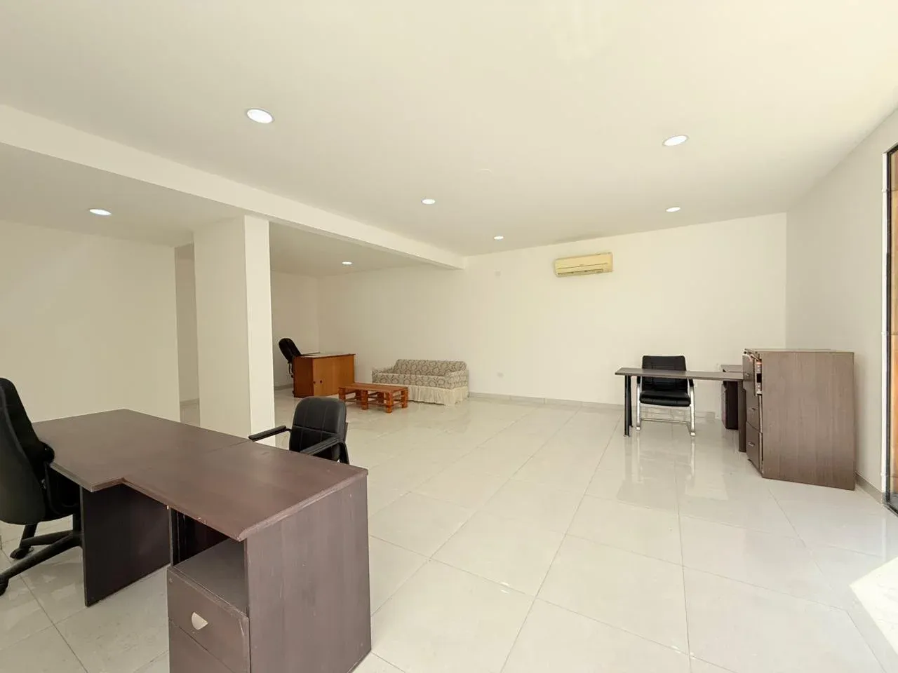 Foto 2 de Oficina duplex en alquiler - Barrio Urbari
