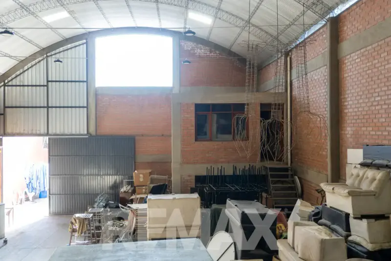 Foto 6 de Galpón Comercial en Alquiler – Ubicación Estratégica y Excelente Accesibilidad