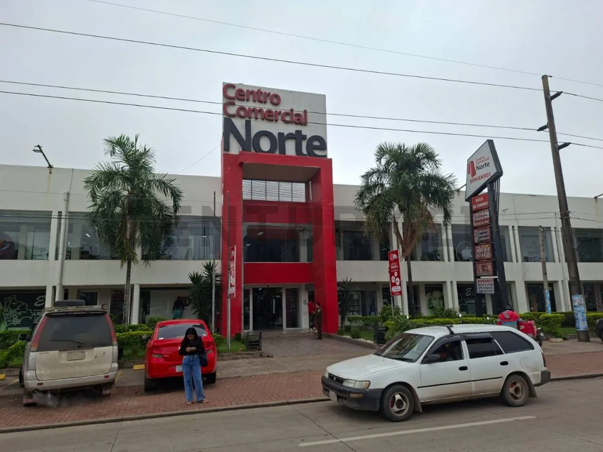 Foto 1 de Local Comercial en Venta- Centro Comercial Norte