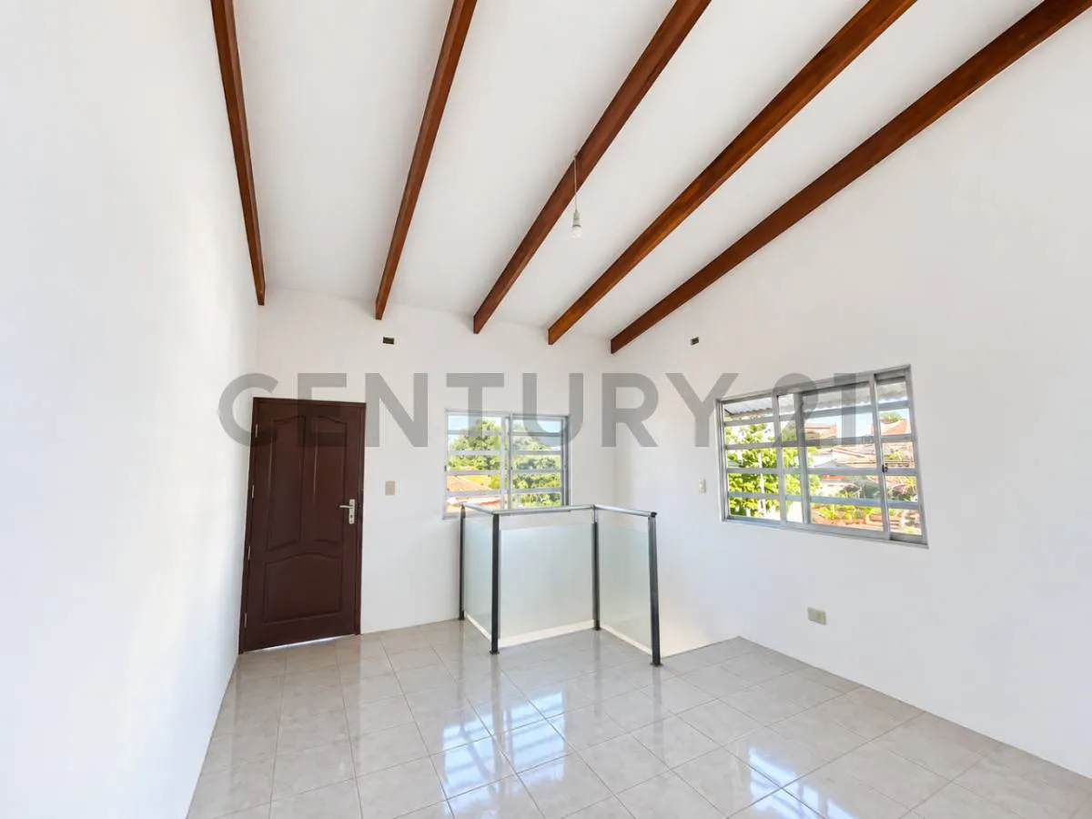 Foto 5 de Casa en Anticretico Tipo Duplex para Vivienda o Negocio