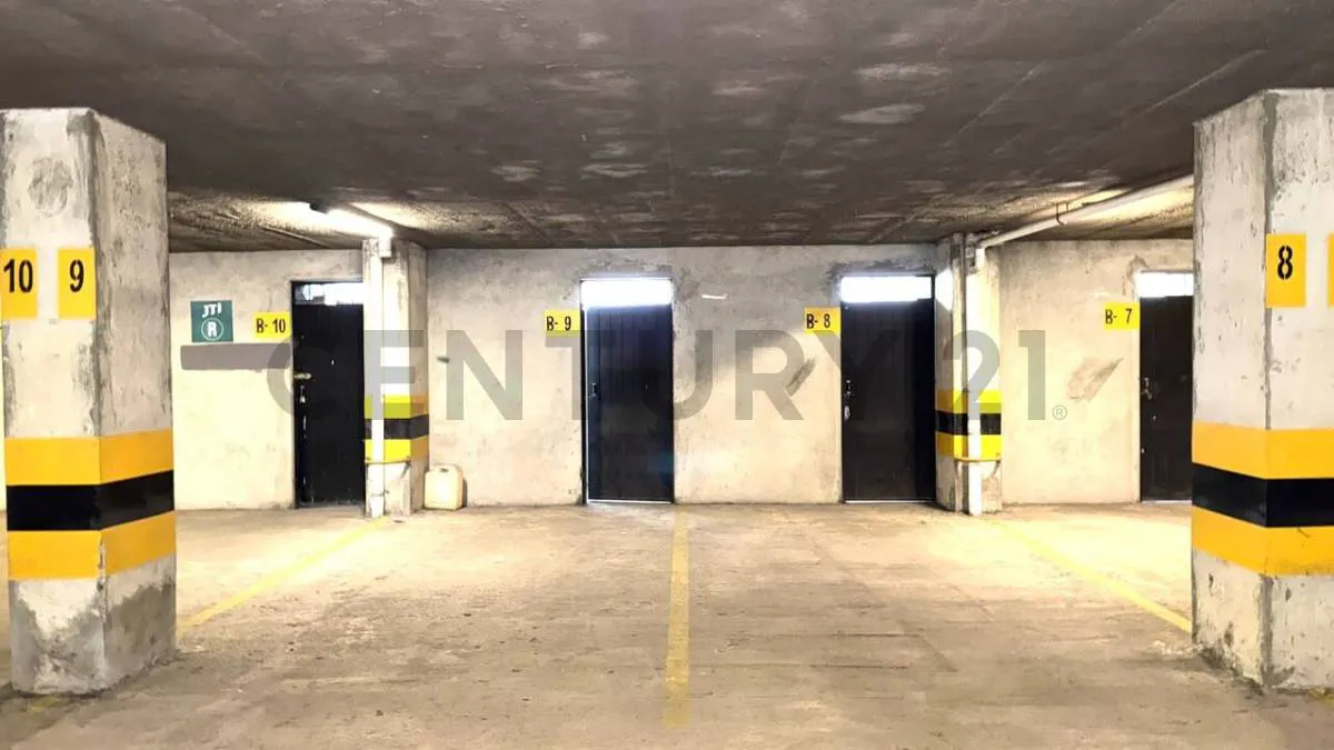 Foto 10 de Oficina de Lujo en Venta con 2 Garajes y 2 Bauleras