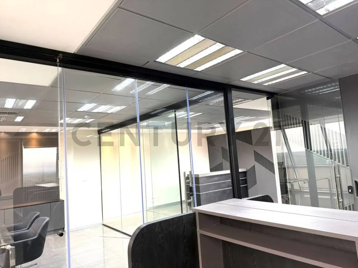 Foto 2 de Oficina de Lujo en Venta con 2 Garajes y 2 Bauleras