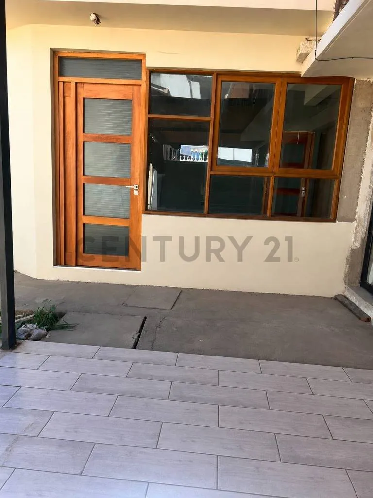 Foto 2 de Casa comercial en alquiler
