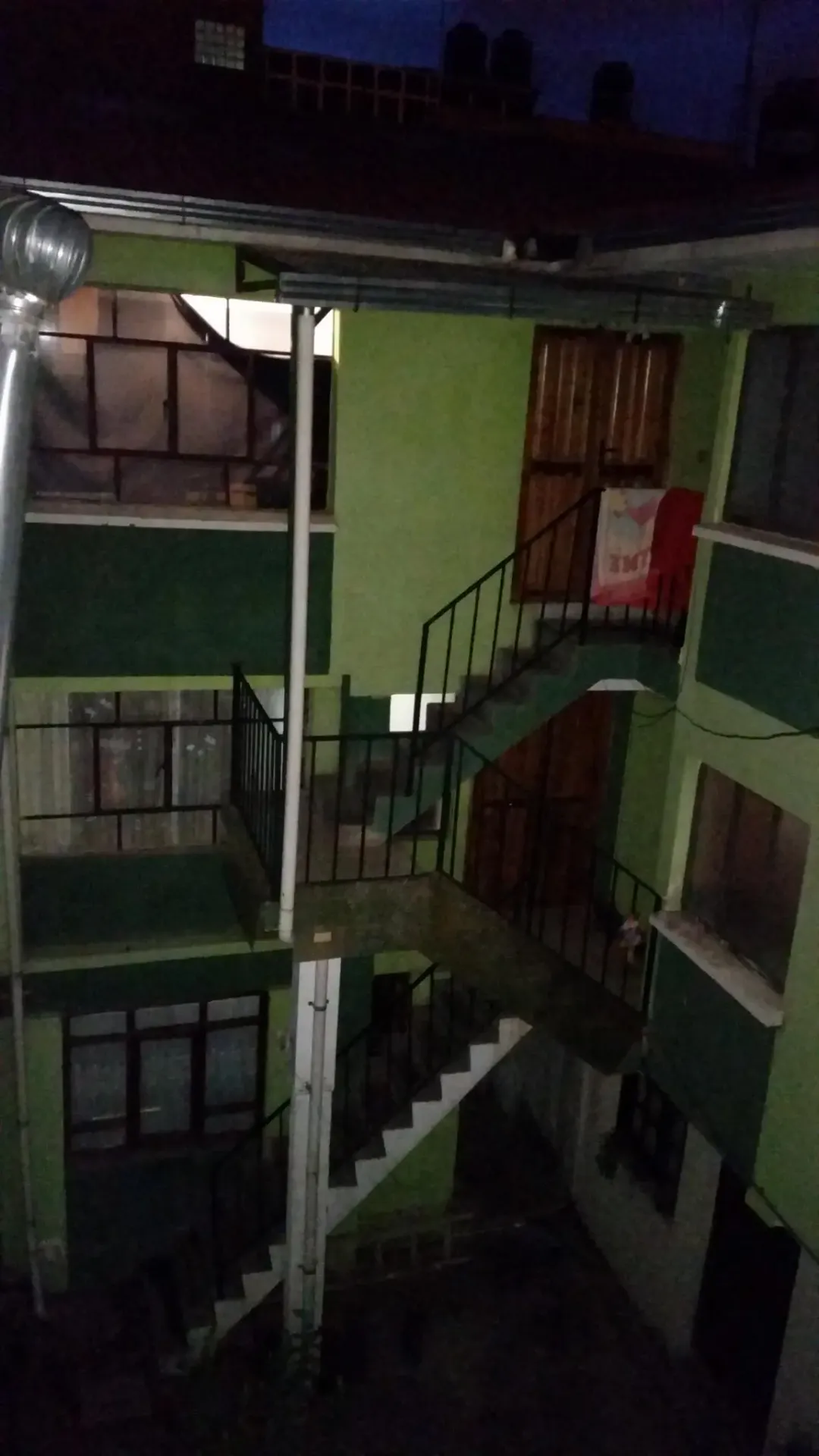 Foto 1 de Departamento en segundo piso interior Cuenta con servicios Básicos