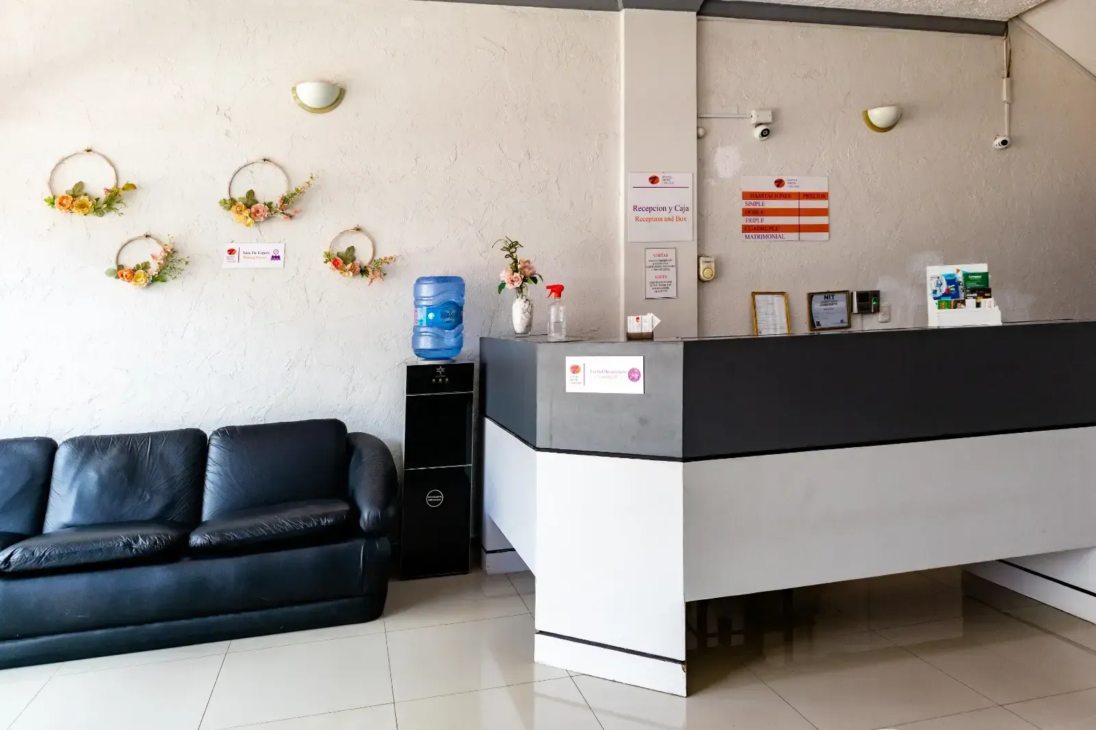 Foto 2 de Excelente Oportunidad de Negocio...En Venta HOTEL en Zona Comercial!!
