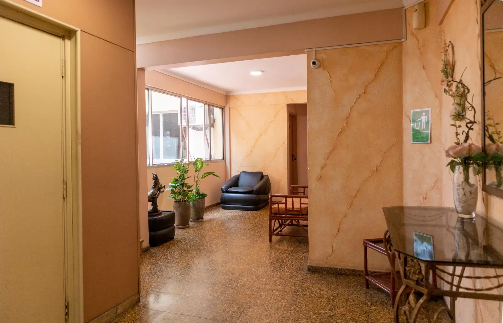 Foto 5 de Excelente Oportunidad de Negocio...En Venta HOTEL en Zona Comercial!!