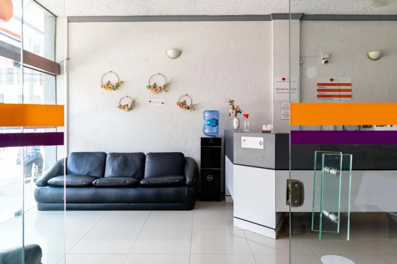 Foto 4 de Excelente Oportunidad de Negocio...En Venta HOTEL en Zona Comercial!!