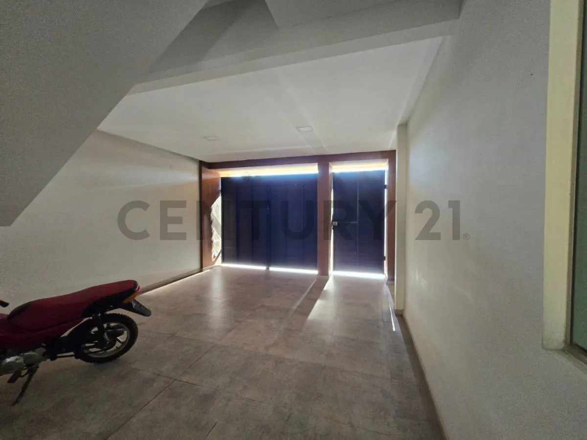 Foto 2 de Hermosa Vivienda y en Zona Residencial!