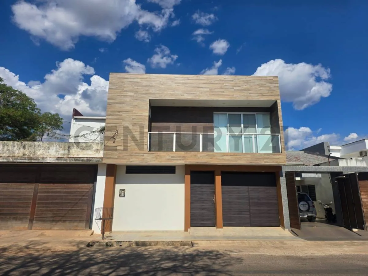 Foto 1 de Hermosa Vivienda y en Zona Residencial!