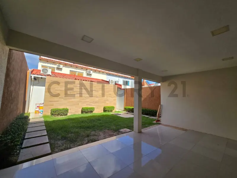 Foto 12 de Hermosa Vivienda y en Zona Residencial!