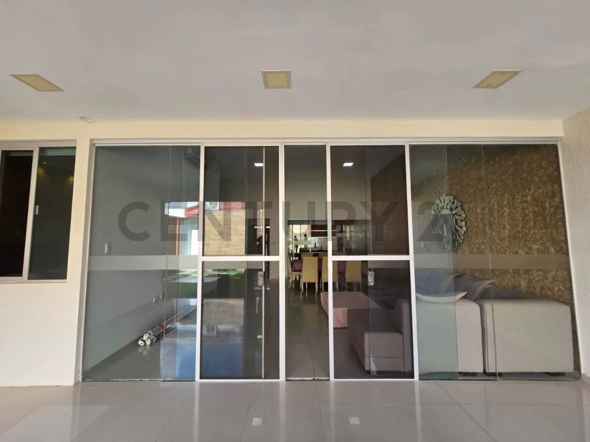 Foto 4 de Hermosa Vivienda y en Zona Residencial!